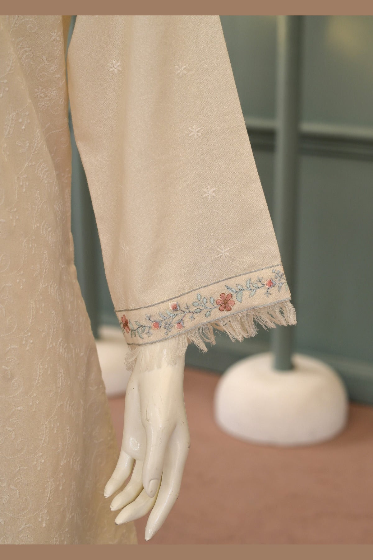 Cream Karandi Shawl Set - sleeve and cuff detail