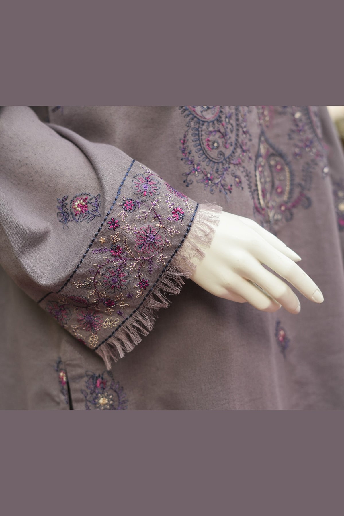 Mauve Karandi Shawl Set - embroidery detail