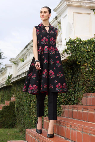 Fabareeze Black 3 PC Embroidered Karandi