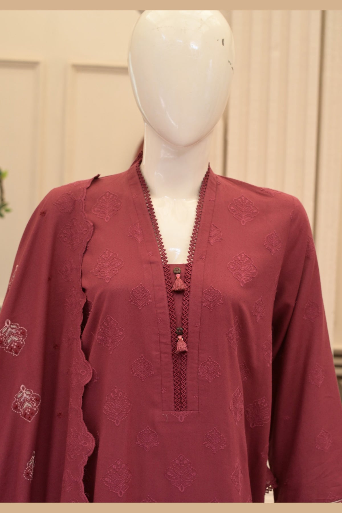 Maroon Karandi Shawl Set - detail