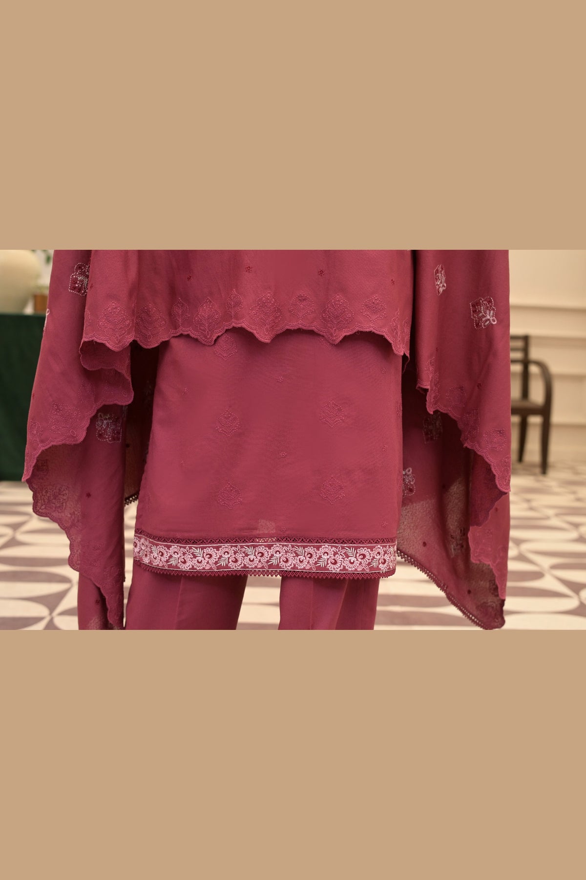 Maroon Karandi Shawl Set - detail