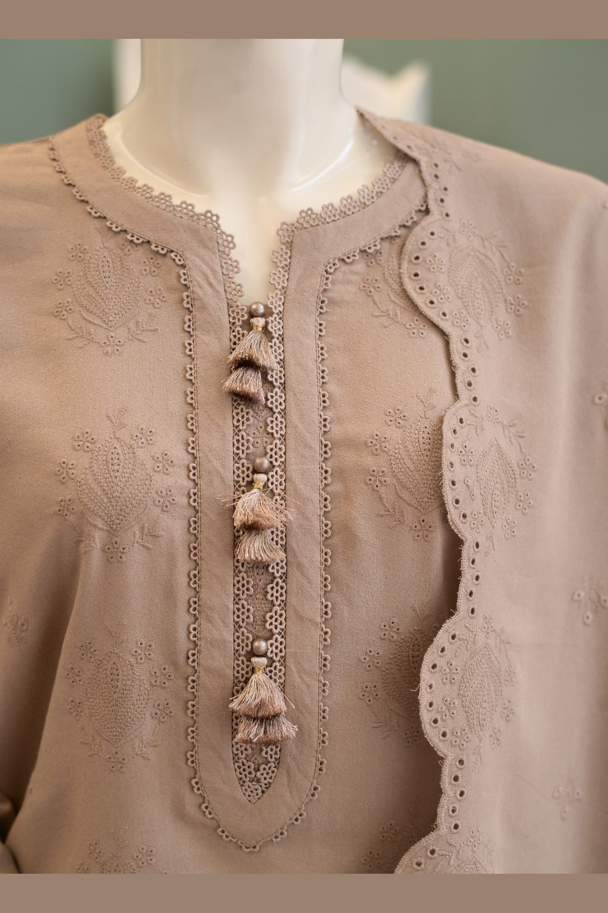 Brown Karandi Shawl Set - detail