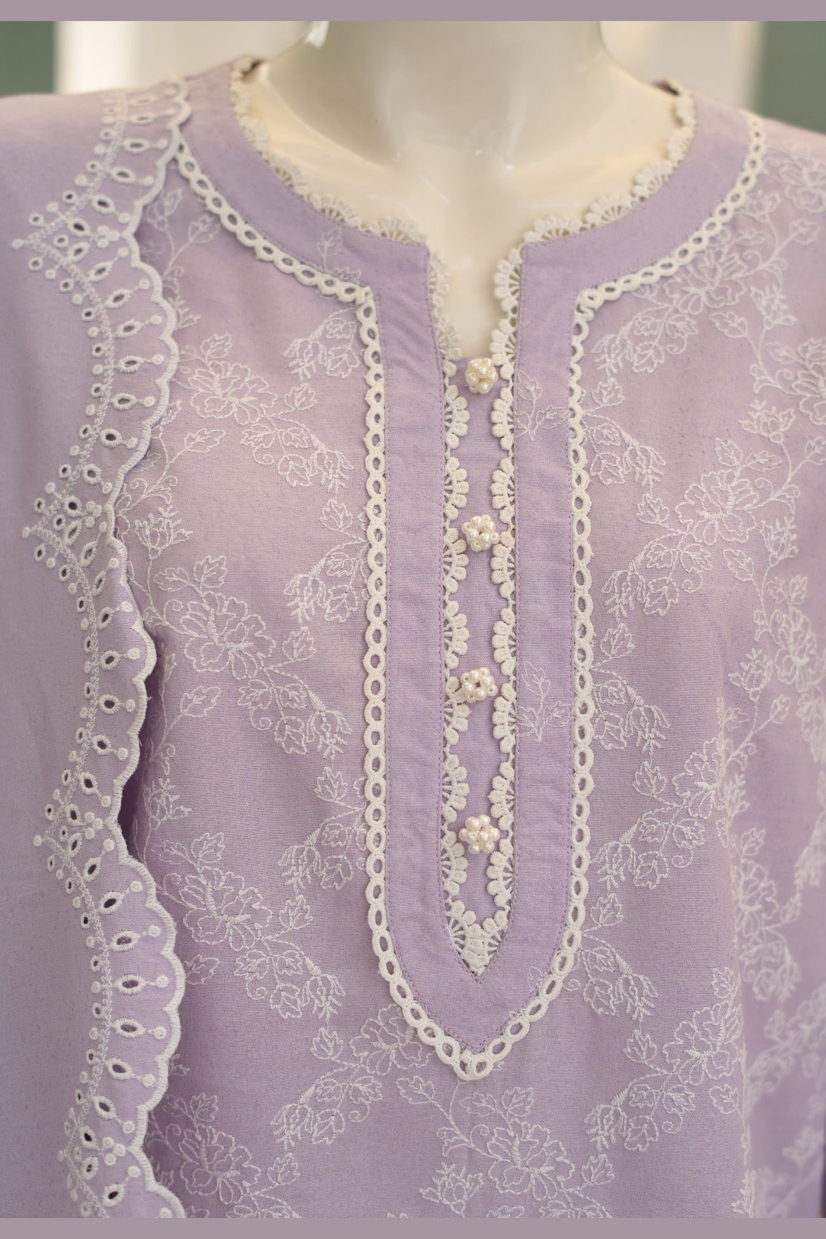 Lilac Karandi Shawl Set - neckline and placket embroidery