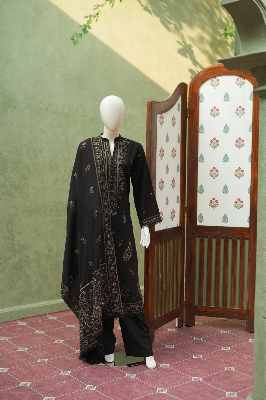 Black embroidered karandi 3 piece shawl set