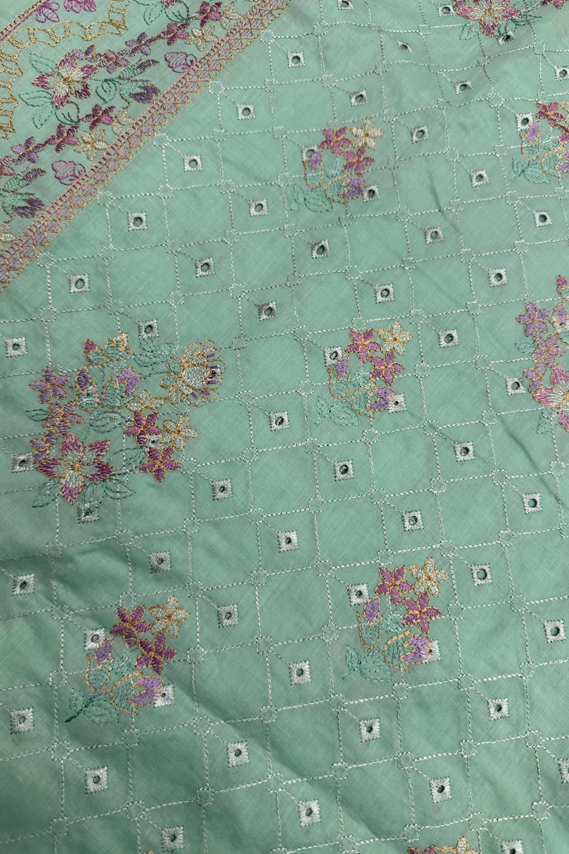 Fabareeze Green 3 PC Lawn Embroidered - embroidery detail