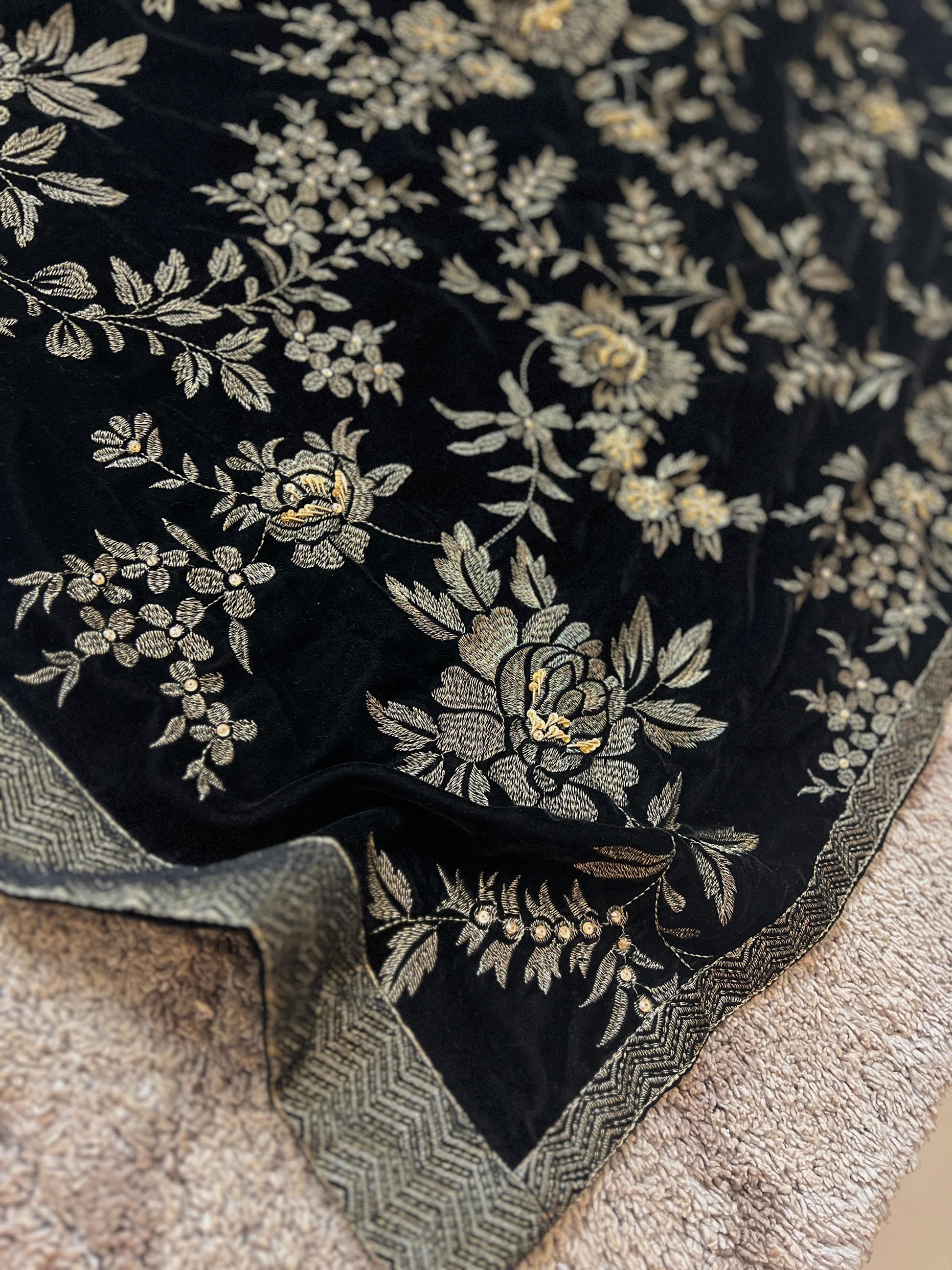 Fabareeze Black Floral elegance 3 PC Velvet