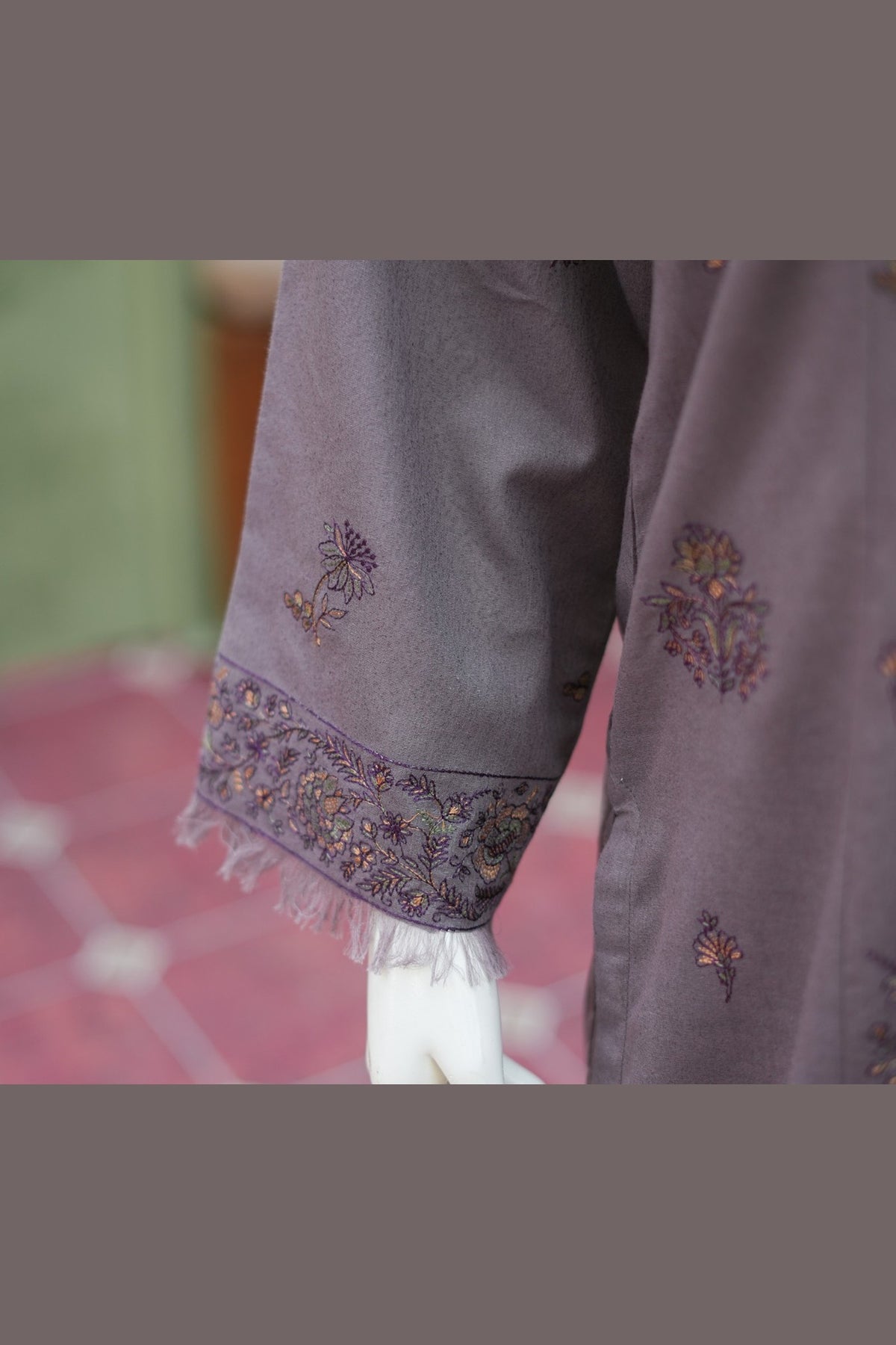 Grey Karandi Shawl Set - embroidery detail