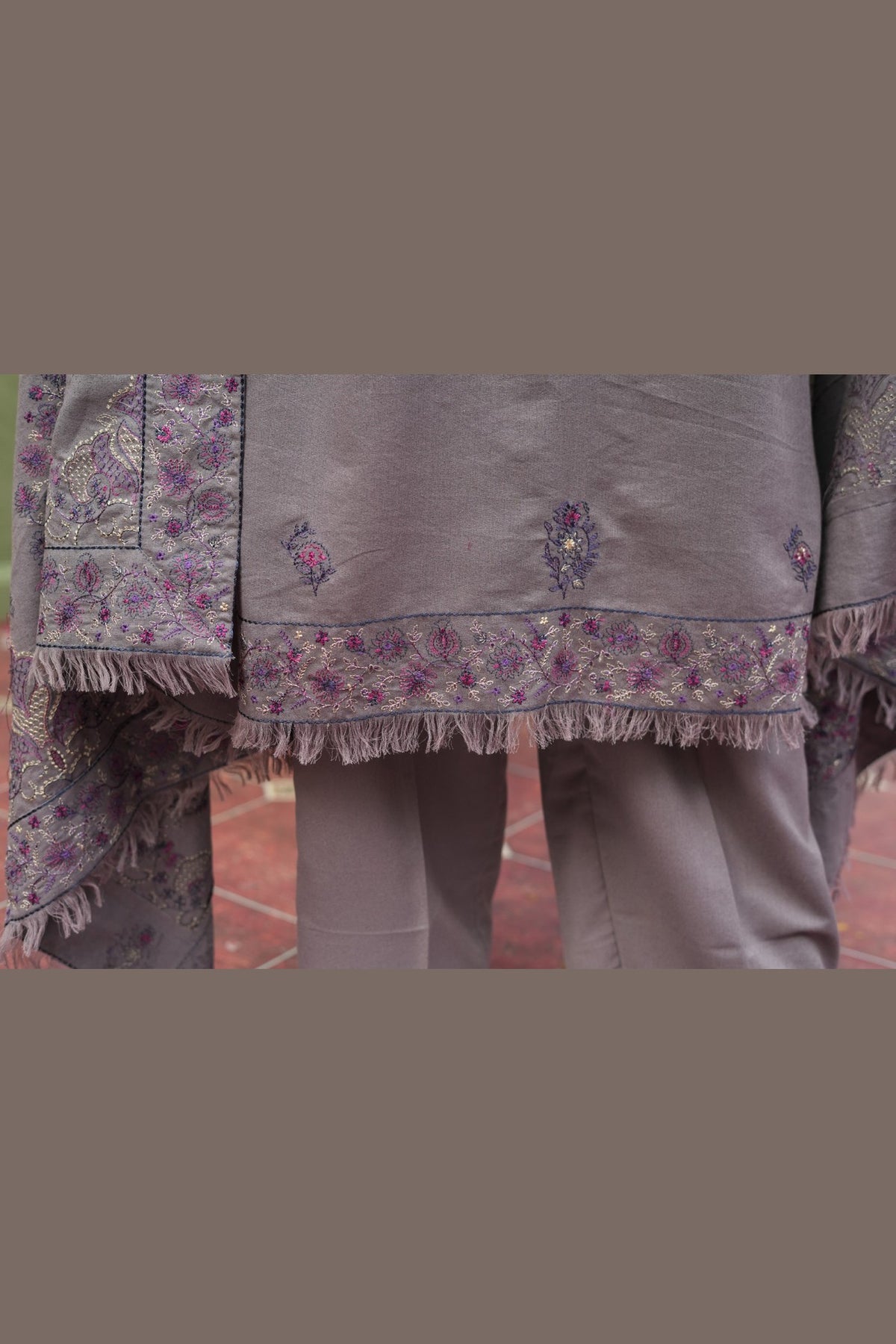 Mauve Karandi Shawl Set - embroidery detail
