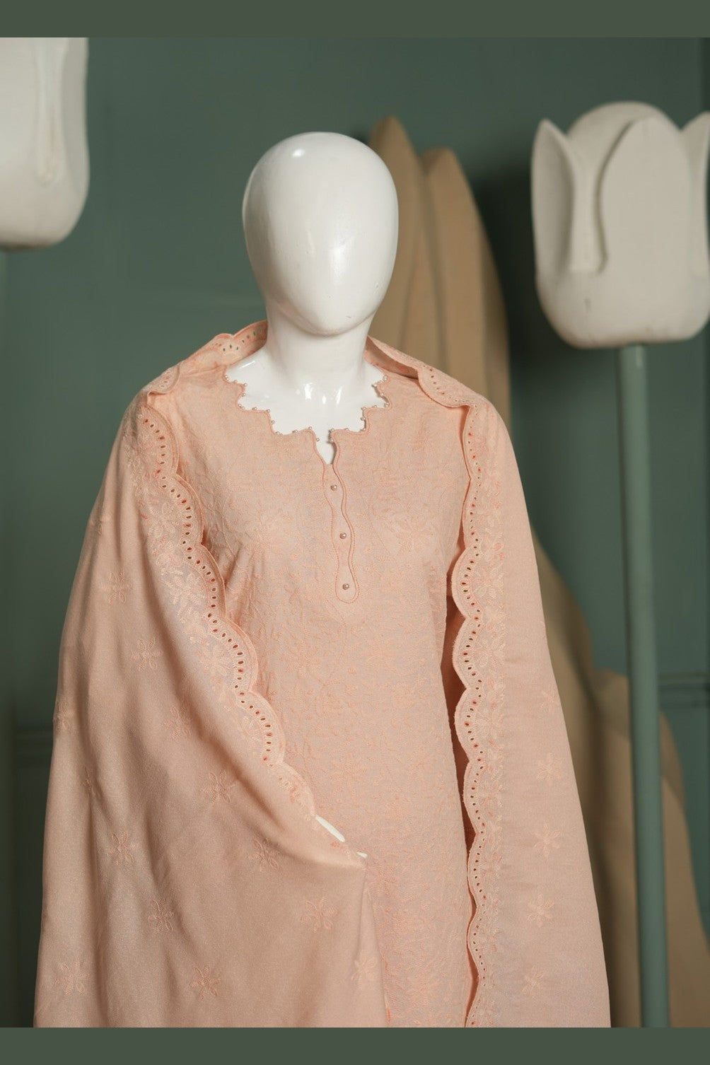 Peach Karandi Shawl Set - embroidery detail