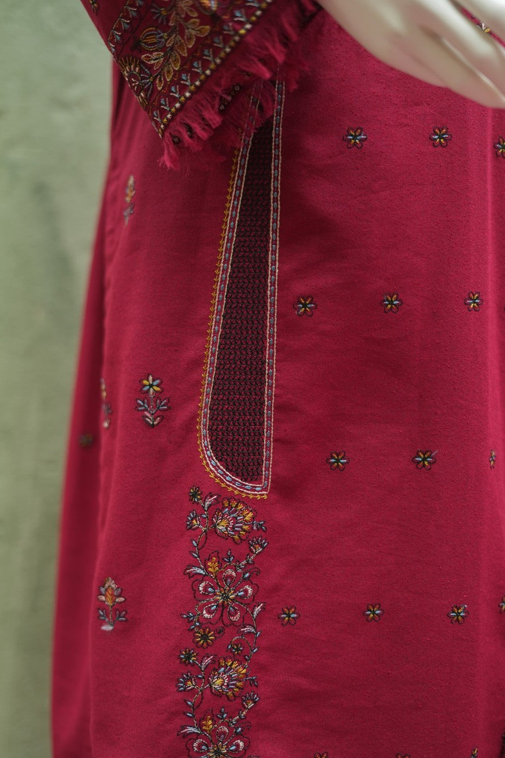 Red Karandi Shawl Set - embroidery detail